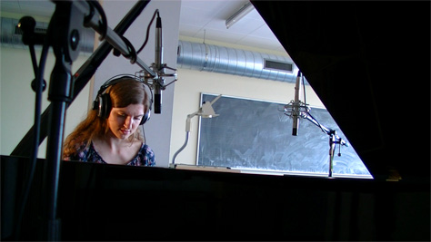 Beatrice Balt am Yamaha-Flügel.